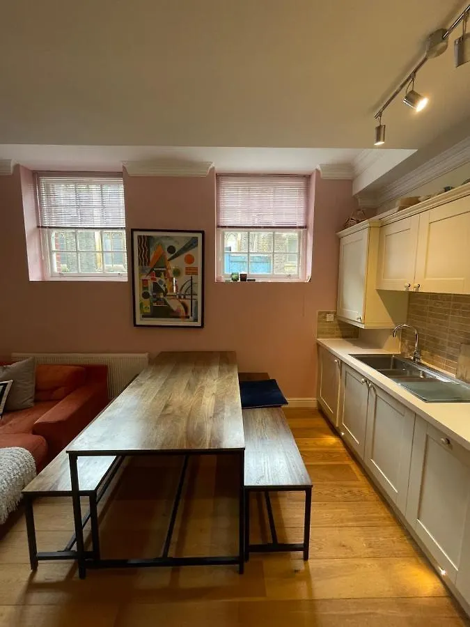 伦敦Chic Victorian Flat In Private Estate - Mile End!公寓