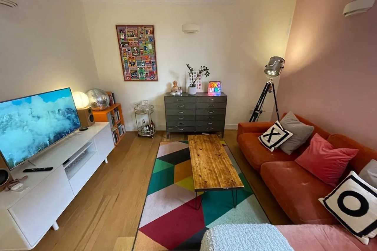 伦敦Chic Victorian Flat In Private Estate - Mile End!公寓 0*, 伦敦