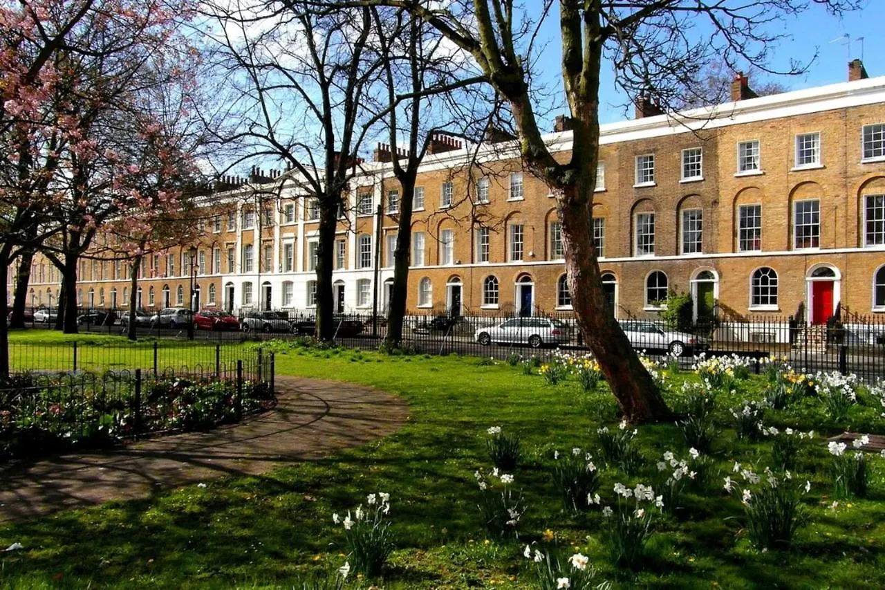 伦敦Chic Victorian Flat In Private Estate - Mile End!公寓
